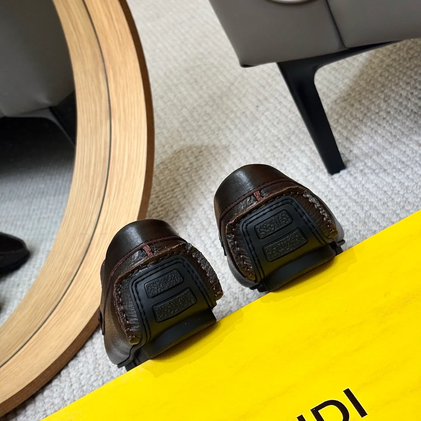 Men's shoes 💰420 [FENDI Fendi] 2⃣️0⃣️2⃣️5️⃣New Milan men's fashion lazy catwalk style ✅ fashionable casual beanie shoes, imported calfskin fabric, super smooth texture, sweat-absorbent and breathable, (sheepskin lining). Metal LOGO on the shoe body, Medusa avatar, irregular avatar, high-end craftsmanship logo✅ French Loft set foot design style 👟Low-key and elegant, great on-foot effect... Men's shoe size: 38-46 (4-12)